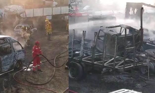 INCENDIO DESTRUYE AL MENOS 15 VEHÍCULOS EN DEPÓSITO DE DIRCABI EN COCHABAMBA