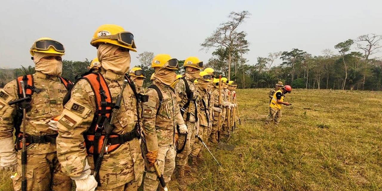 MILITARES SE MOVILIZAN PARA COMBATIR 12 INCENDIOS ACTIVOS EN SANTA CRUZ
