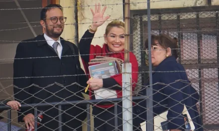 GOBERNACIÓN DE CHUQUISACA INVITA A JEANINE AÑEZ A ACTOS POR EL BICENTENARIO