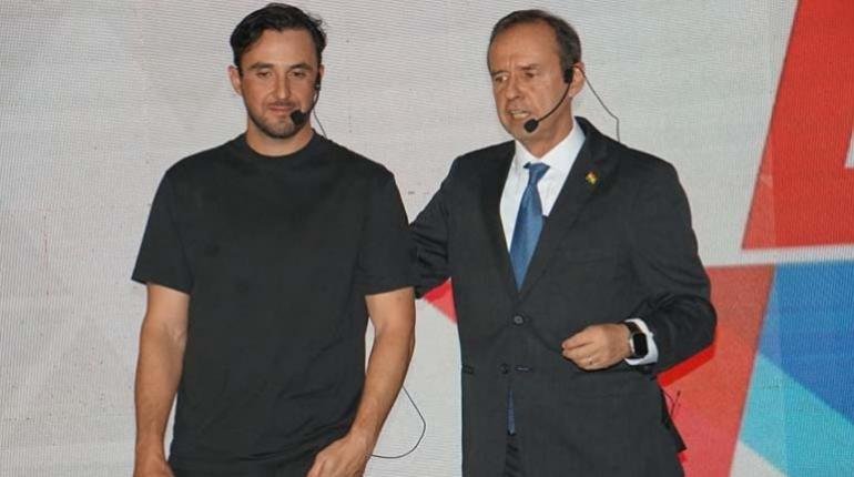 EL LAPSUS DE JUAN PABLO VELASCO EN EL DESFILE POR LA REVOLUCIÓN DE LA PAZ