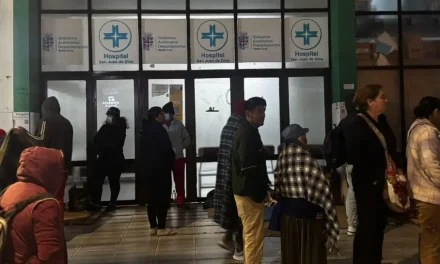 TRABAJADORES EN SALUD INICIAN PARO DE 72 HORAS EN SANTA CRUZ