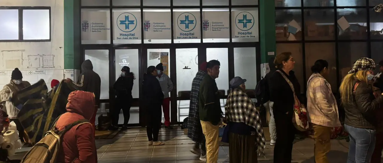 TRABAJADORES EN SALUD INICIAN PARO DE 72 HORAS EN SANTA CRUZ