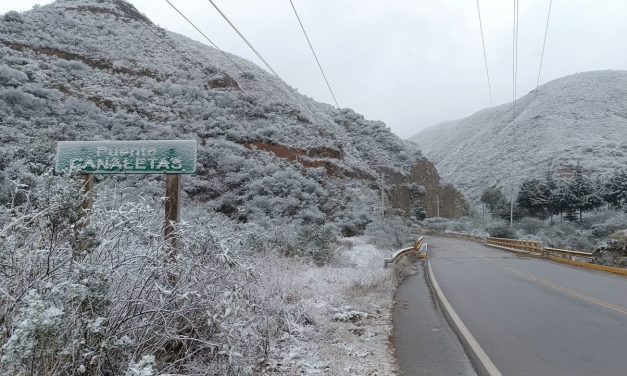 CARRETERA ENTRE RÍOS-TARIJA CUBIERTA CON UN MANTO BLANCO DE NIEVE