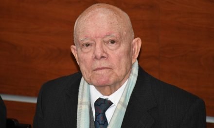 HASSENTEUFEL PIDIÓ TRES DÍAS DE LICENCIA AL TSE, POR MOTIVOS DE SALUD