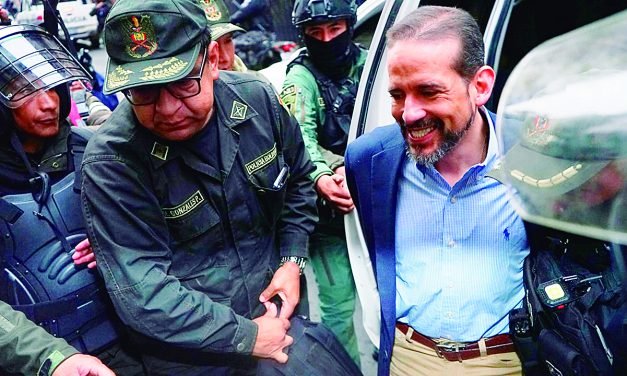 CAMACHO ANUNCIA PRONTO REGRESO A SANTA CRUZ TRAS DECISIÓN JUDICIAL