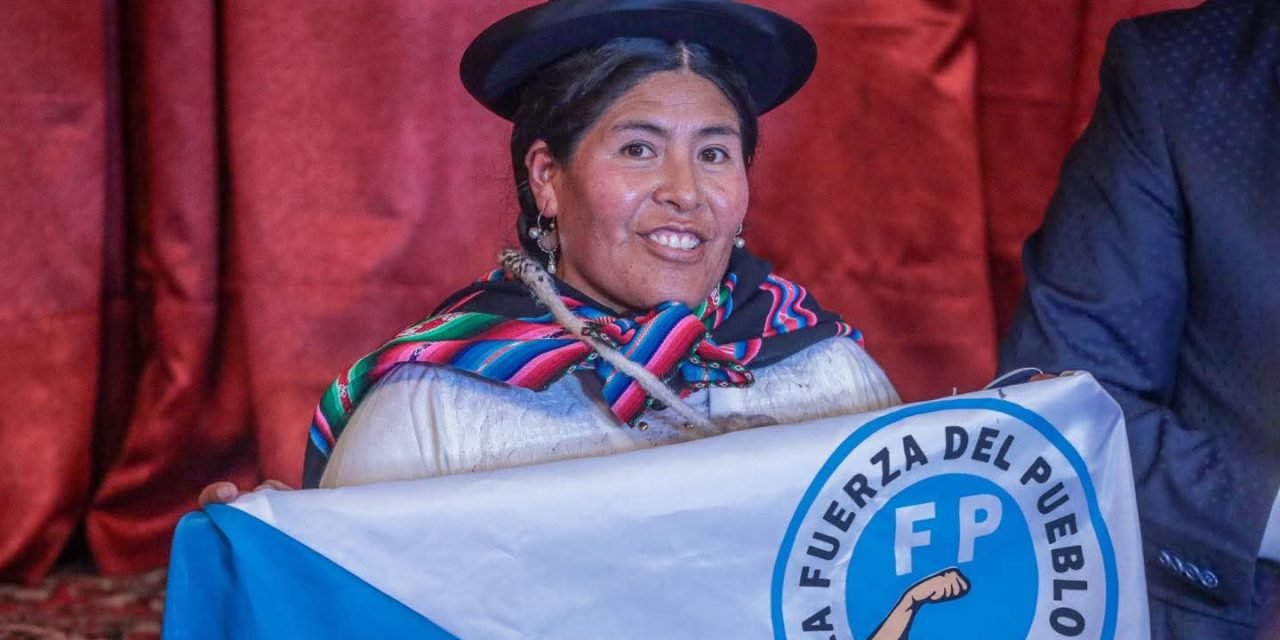 JHONNY FERNÁNDEZ PRESENTA A ROSA HUANCA PARA SU «DUPLA GANADORA»