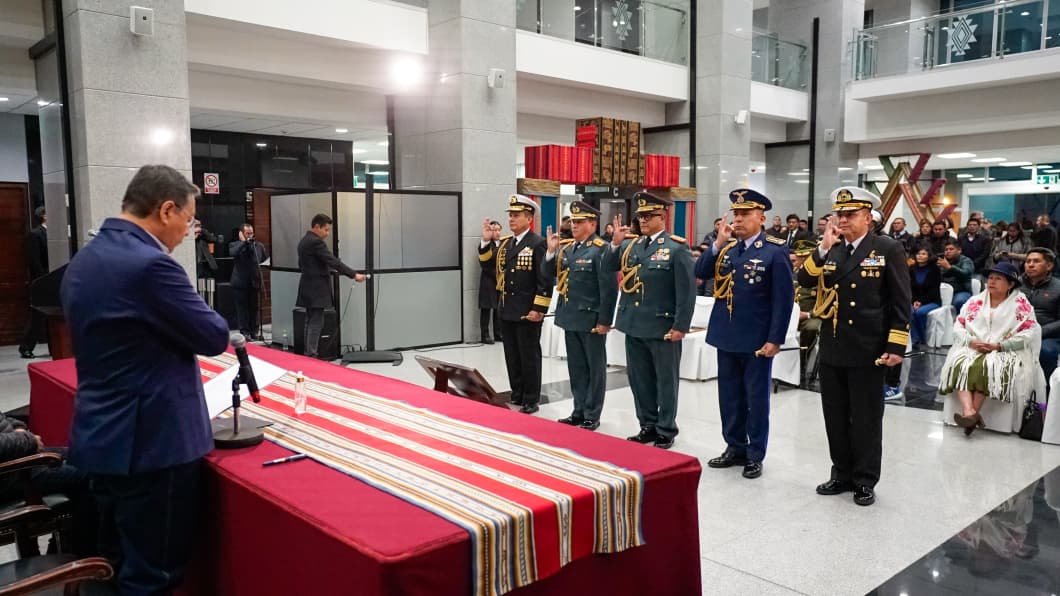LUIS ARCE POSESIONA NUEVO MANDO MILITAR
