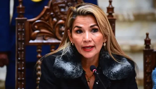 ÁÑEZ ACUSA AL ESTADO DE JUZGARLA SIN COMPETENCIA LEGAL Y APUNTA A EVO MORALES