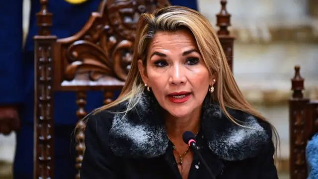 ÁÑEZ ACUSA AL ESTADO DE JUZGARLA SIN COMPETENCIA LEGAL Y APUNTA A EVO MORALES