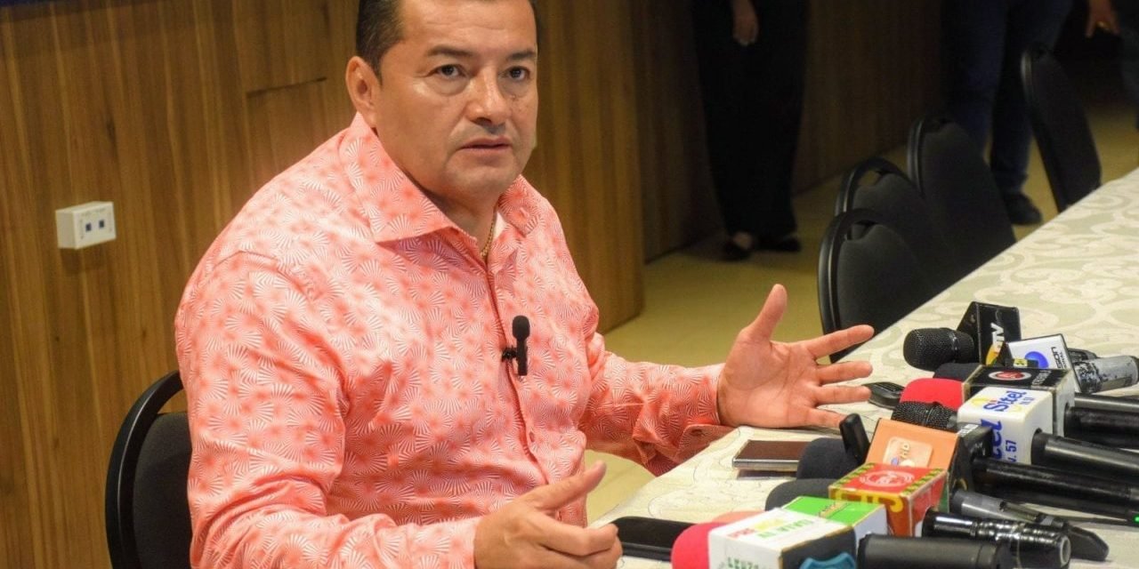 CONCEJALES CUESTIONAN VIAJE DEL ALCALDE SIN SUPLENTE NI APROBACIÓN OFICIAL