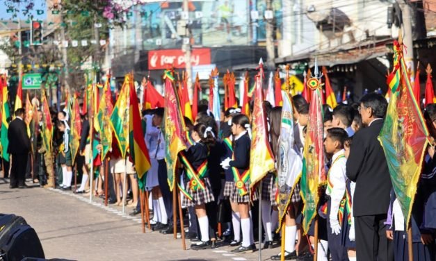 ACTOS CÍVICOS ESCOLARES MARCAN EL INICIO DE FESTEJOS POR EL BICENTENARIO