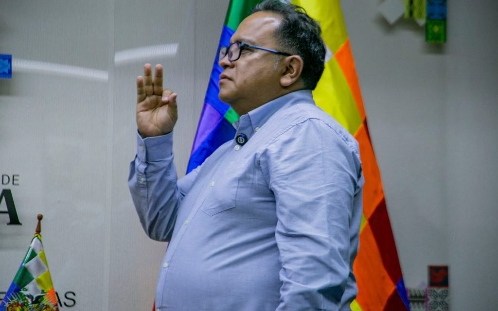 POSESIONAN A PABLO NINA TERÁN COMO NUEVO PRESIDENTE DE YPFB