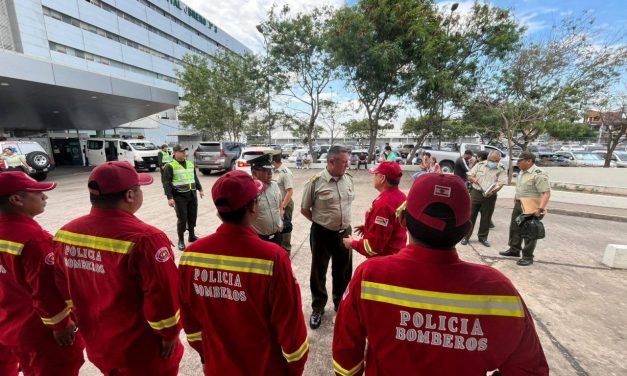 MEDALLA AL VALOR PARA BOMBEROS QUE COMBATIERON INCENDIO EN SANTA CRUZ