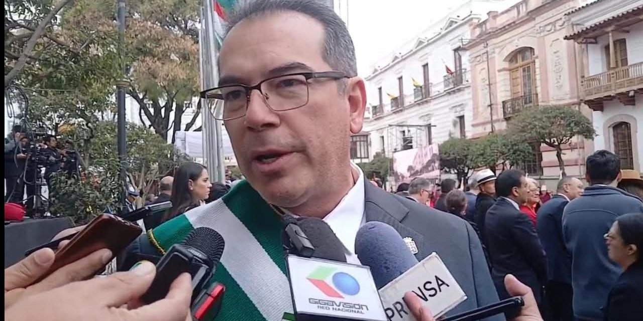 GOBERNADOR CRUCEÑO PARTICIPA EN ACTOS POR EL BICENTENARIO