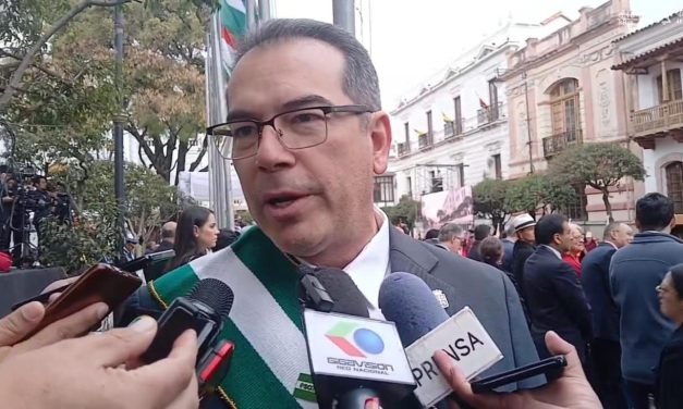 GOBERNADOR CRUCEÑO PARTICIPA EN ACTOS POR EL BICENTENARIO