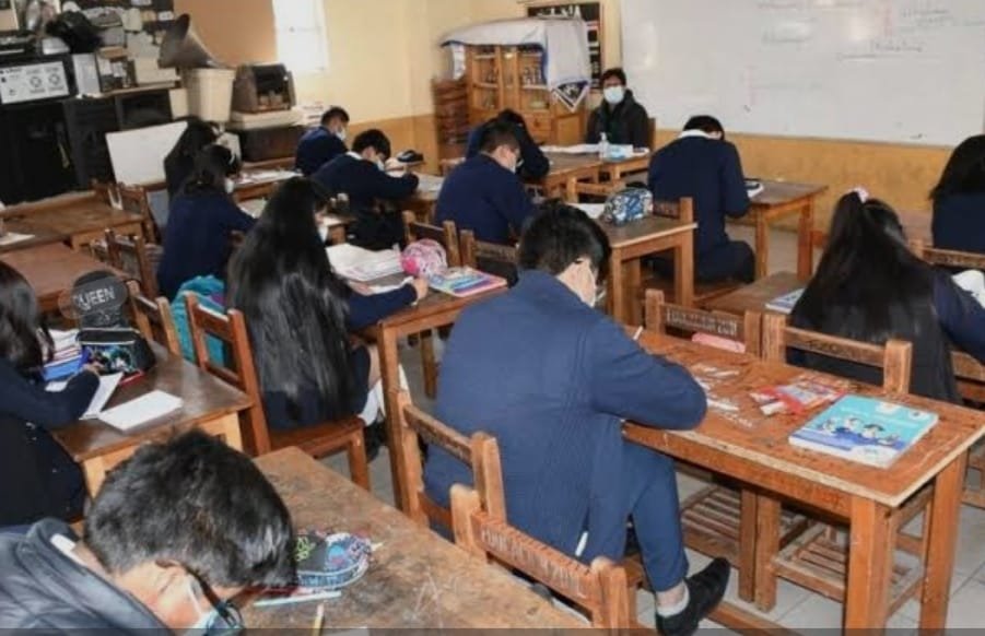 COLEGIOS DESACATAN DISPOSICIÓN DEL MINISTERIO DE EDUCACIÓN
