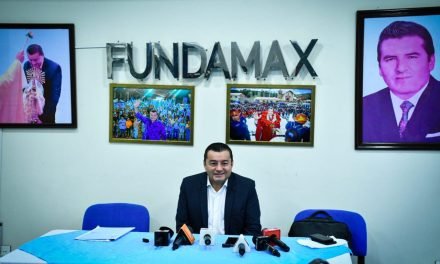 JHONNY FERNÁNDEZ CIERRA SU CAMPAÑA HOY EN SANTA CRUZ