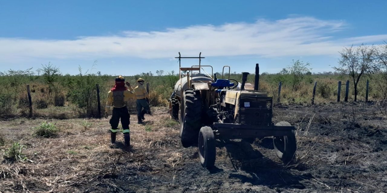 BOMBEROS DE LA GOBERNACIÓN SOFOCAN INCENDIO EN LA CARRETERA BIOCEÁNICA