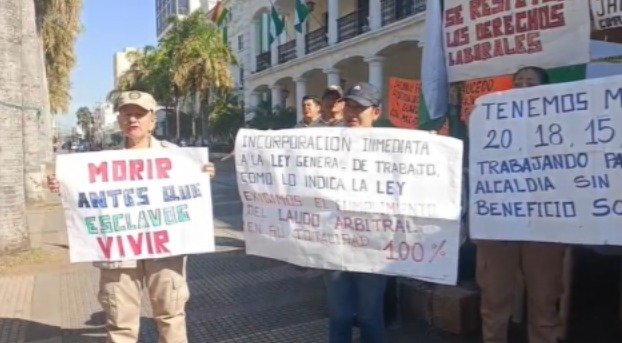 ALCALDE EN CAMPAÑA Y GENDARMES SIN SOLUCIÓN