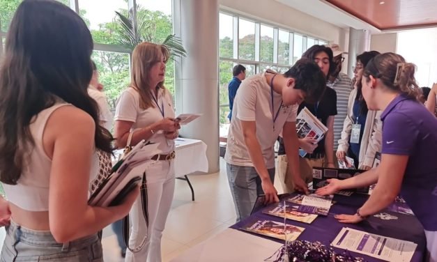 DIEZ UNIVERSIDADES DE EE.UU. EXPONEN OPORTUNIDADES PARA BOLIVIANOS EN LA FERIA EDUCATIONUSA EN SANTA CRUZ