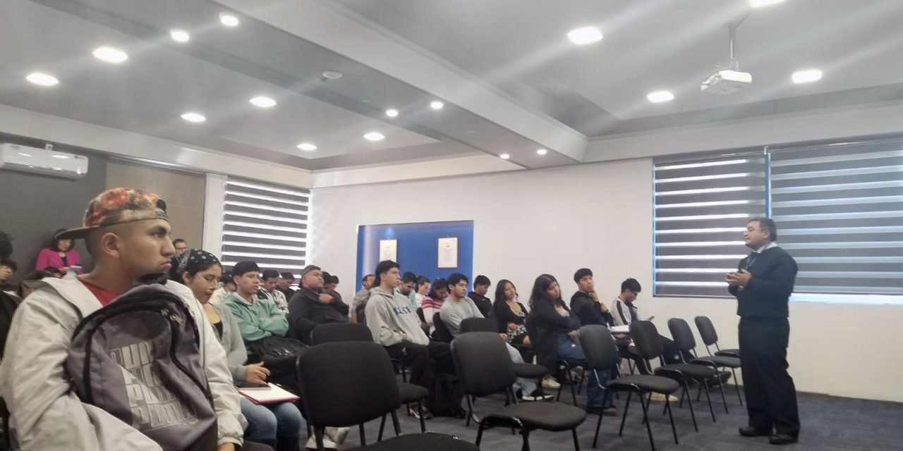 SIN FORTALECE FORMACIÓN DE 48 ESTUDIANTES DE LA UCATEC EN COCHABAMBA