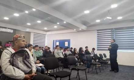 SIN FORTALECE FORMACIÓN DE 48 ESTUDIANTES DE LA UCATEC EN COCHABAMBA