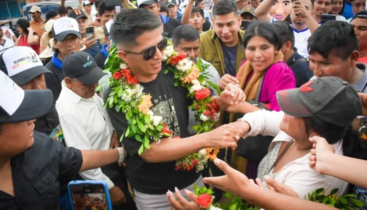 LANZAN PETARDOS EN ACTO DE ANDRÓNICO RODRÍGUEZ EN SATÉLITE NORTE