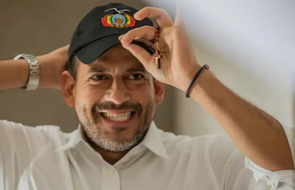 CAMACHO DESTACA LA VICTORIA DE LA DEMOCRACIA Y FELICITA A RODRIGO PAZ