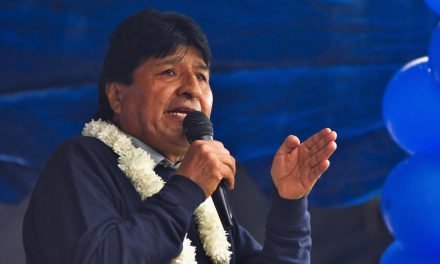 EVO ACUSA A ARCE DE USAR SU SALUD COMO EXCUSA PARA HUIR