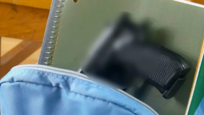 «DEFENSORÍA INVESTIGA EL CASO DEL NIÑO QUE LLEVÓ ARMA AL COLEGIO EN SANTA CRUZ»