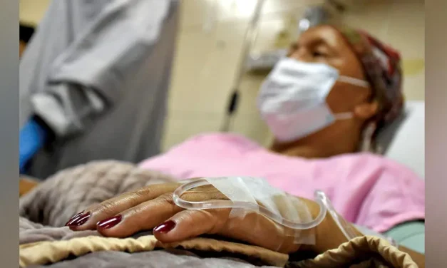 PACIENTES CON CÁNCER EXIGEN DISCULPAS A LARA TRAS POLÉMICA COMPARACIÓN