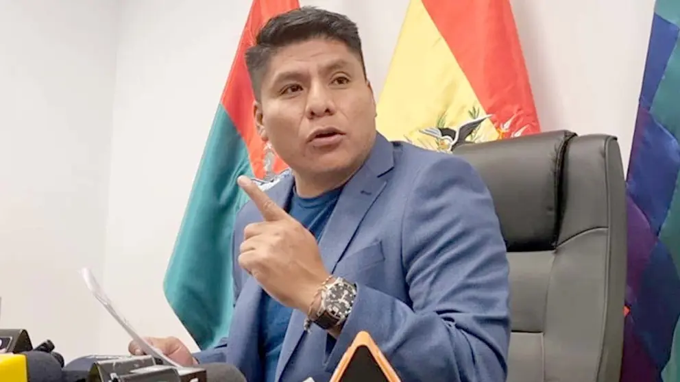 SENADOR LEONARDO LOZA RECHAZA DEMANDAS DE ABROGACIÓN DEL ESTADO PLURINACIONAL