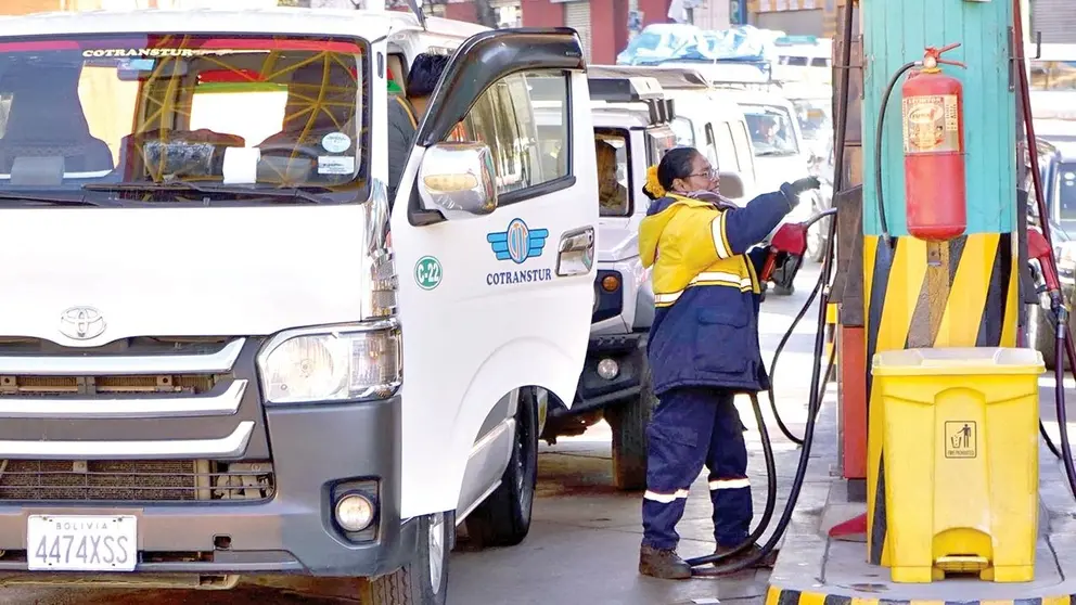 LA MALA CALIDAD DE LA GASOLINA DESATA PROTESTAS DEL TRANSPORTE EN LA PAZ