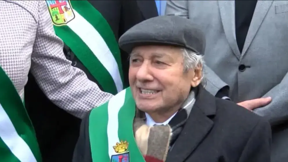 ALCALDE PROMULGA DUELO MUNICIPAL Y ANUNCIA AVENIDA EN HONOR A PERCY FERNÁNDEZ