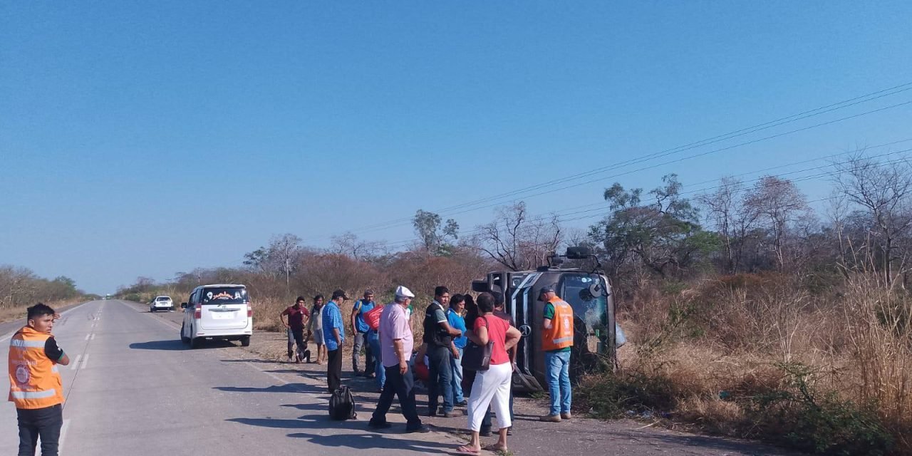 CAMIÓN SE VUELCA EN LA BIOCEÁNICA: MUJER Y DOS NIÑOS RESULTAN HERIDOS
