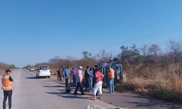 CAMIÓN SE VUELCA EN LA BIOCEÁNICA: MUJER Y DOS NIÑOS RESULTAN HERIDOS