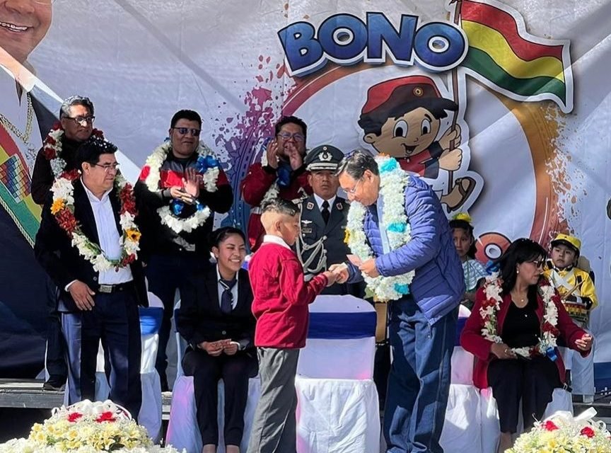 ESTUDIANTES RECIBIRÁN EL BONO JUANCITO PINTO DESDE EL 6 DE OCTUBRE