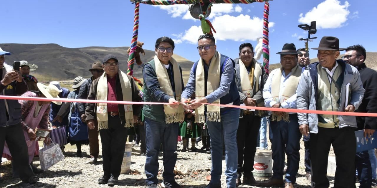 GOBIERNO ENTREGA PUENTE EN ORURO PARA 100 FAMILIAS AGRICULTORAS