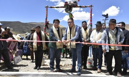 GOBIERNO ENTREGA PUENTE EN ORURO PARA 100 FAMILIAS AGRICULTORAS