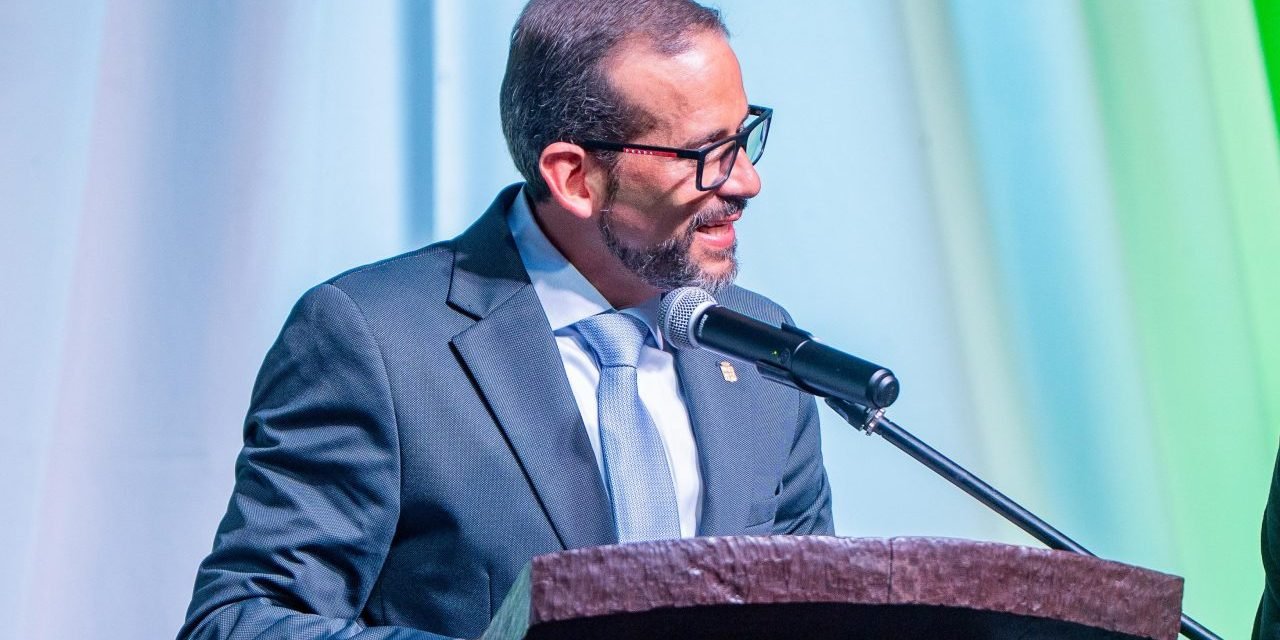 GOBERNADOR CRUCEÑO IMPULSA EL FEDERALISMO COMO ALTERNATIVA DE ESTADO