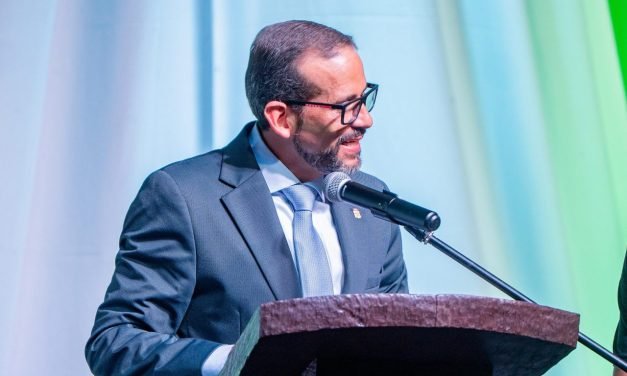 GOBERNADOR CRUCEÑO IMPULSA EL FEDERALISMO COMO ALTERNATIVA DE ESTADO