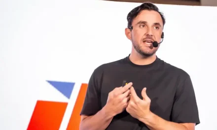 JP VELASCO NIEGA TUITS RACISTAS Y DENUNCIA GUERRA SUCIA