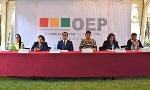 GOBIERNO ADVIERTE RIESGO INSTITUCIONAL POR INICIATIVA PARA CESAR VOCALES DEL TSE