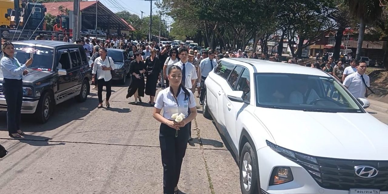 PERCY FERNÁNDEZ LLEGA A LA CATEDRAL PARA SU ÚLTIMA MISA