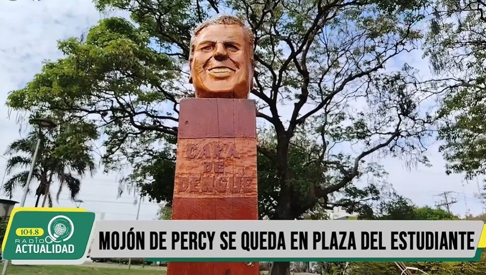 PERCY QUEDA INMORTALIZADO EN UN MOJÓN
