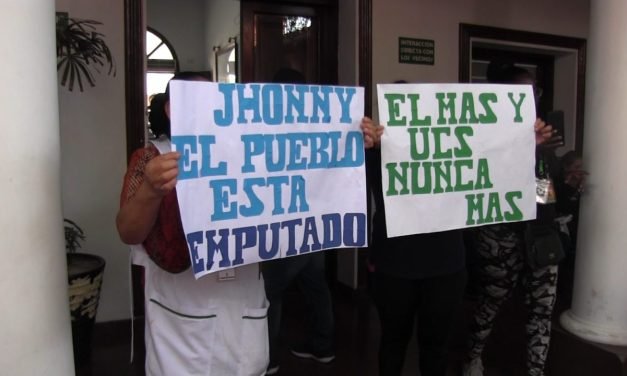 VECINOS PROTESTAN EN EL CONCEJO MUNICIPAL Y RECHAZAN NUEVA DIRECTIVA Y POA 2026