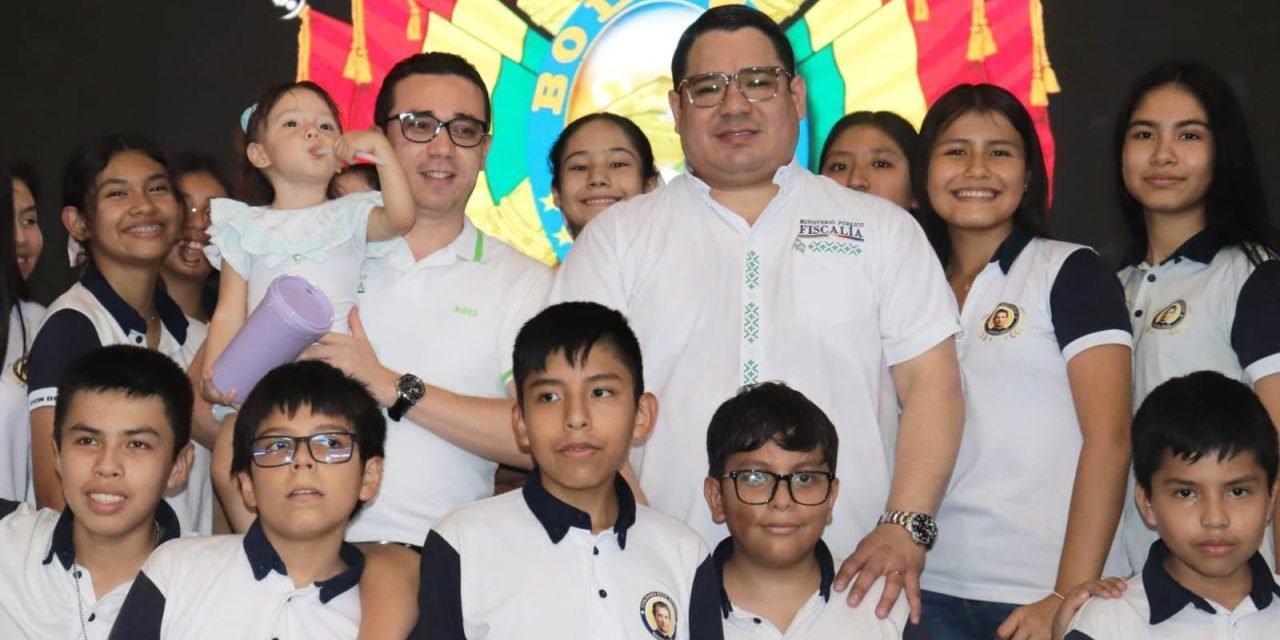 FISCAL GENERAL HACE ENTREGA SIMBÓLICA DE LA LEY N°1636 A NIÑAS, NIÑOS Y ADOLESCENTES