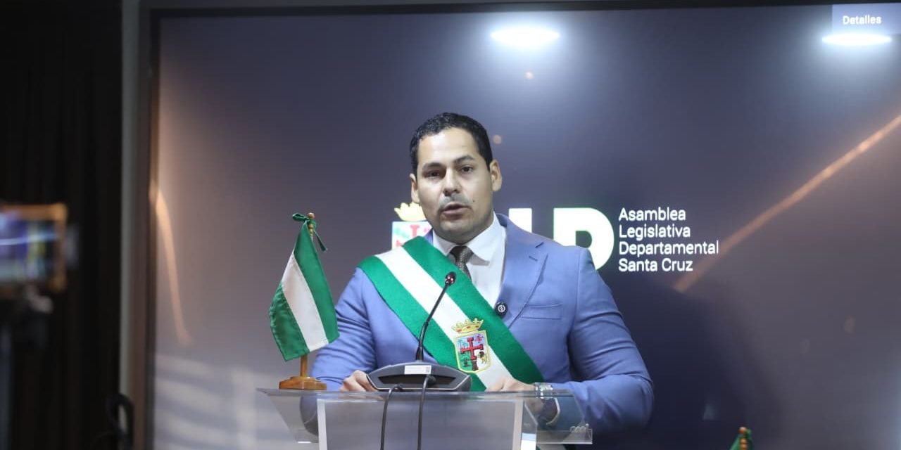 TALAMÁS DESTACA AUTONOMÍA Y DESARROLLO REGIONAL EN SESIÓN DE HONOR