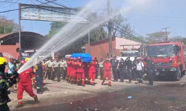 DESPIDEN CON HONORES A BOMBERO QUE PERDIÓ LA VIDA