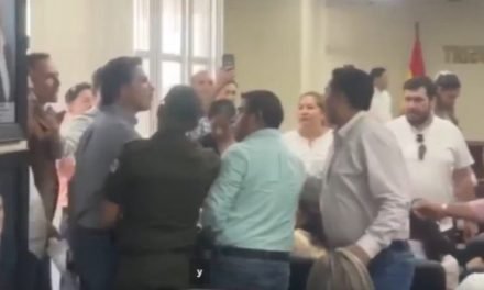 GRITOS, EMPUJONES Y TENSIÓN EN DEBATE POR TERRENO DE LA FISCALÍA